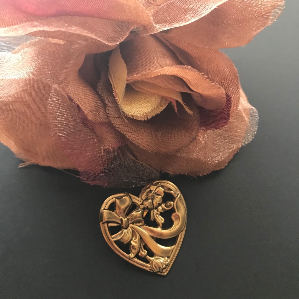 Vintage Gold Tone Filigree Heart Valentines Brooch